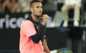 Nick Kyrgios cruised into the semi-finals of ATP Halle with a straight-sets win