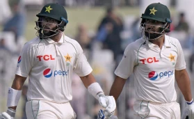 सलामी बल्लेबाज इमाम-उल-हक और अब्दुल्ला शफीक
