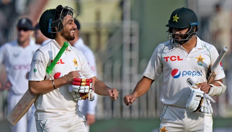 Pakistan edging out the draw in the second Test