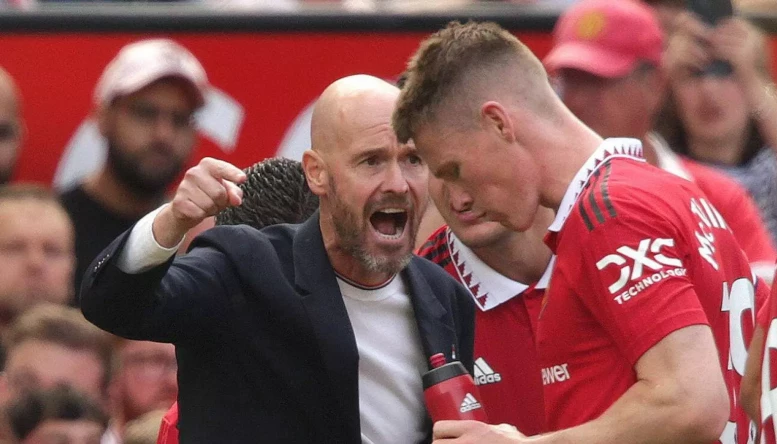 Erik Ten Hag giving earful instructions to Scott McTominay