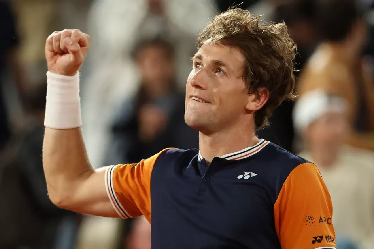 Casper Ruud eases past Alexander Zverev to reach French Open final