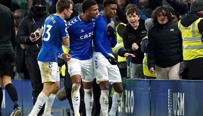 Demarai Gray celebrates