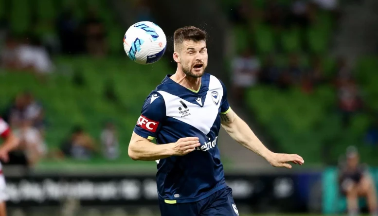 Brendan Hamill of Melbourne Victory heads the ball during the A-League soccer match between Melbourne Victory and Western Sydney Wanderers FC