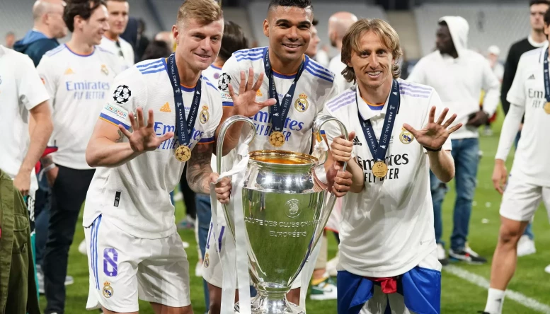 Real Madrid's Toni Kroos, Carlos Casemiro and Luka Modric with the trophy after the UEFA Champions League Final at the Stade de France, Paris