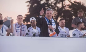 Real Madrid celebrated this Sunday the conquest of the fourteenth European Cup in its history, after the 1-0 against Liverpool in Paris, with a party through the streets of the capital, after
