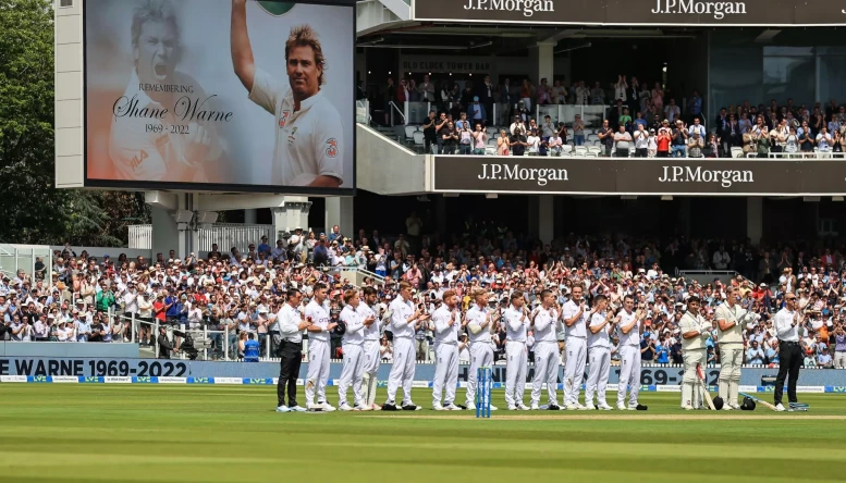 England and New Zealand players applaud the Late Shane Warne after the 23rd over of the test match