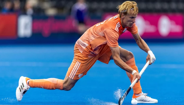 Netherlands Joep de Mol in action during the Men's FIH Hockey Pro League match at Lee Valley Hockey & Tennis Centre, London