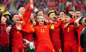 Wales' Gareth Bale (centre) celebrates with team-mates and staff after qualifying for the Qatar World Cup following victory in the FIFA World Cup 2022
