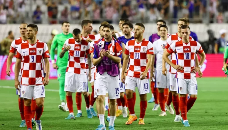 Players of Croatia acknowledge the fans after the UEFA Nations League League A Group 1 match between Croatia and France at Stadion Poljud on June 6, 2022 in Split, Croatia