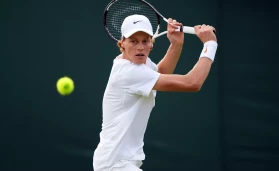 Jannik Sinner in action against Stan Wawrinka on day one of the 2022 Wimbledon Championships
