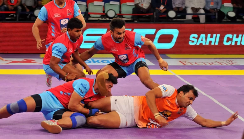 Puneri Paltan beat Patna Pirates to secure a spot in the last four.