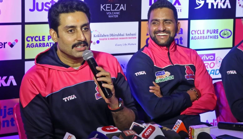 Will Women Kabaddi League have the same investment : Pic Bollywood actor and Jaipur Pink Panthers owner Abhishek Bachchan with the players
