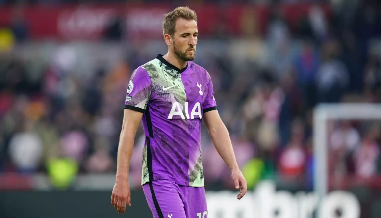 Tottenham Hotspur's Harry Kane looking dejected after the final whistle of the Premier League match at the Brentford Community Stadium, London.