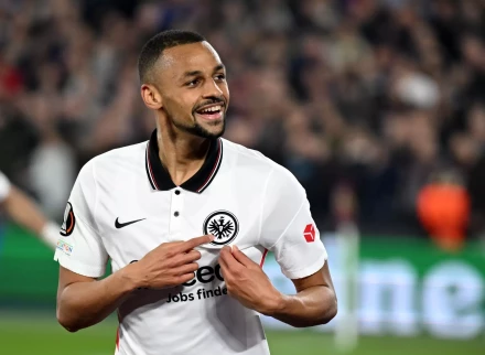 Djibril Sow of Eintracht Frankfurt points to the club emblem in jubilation.