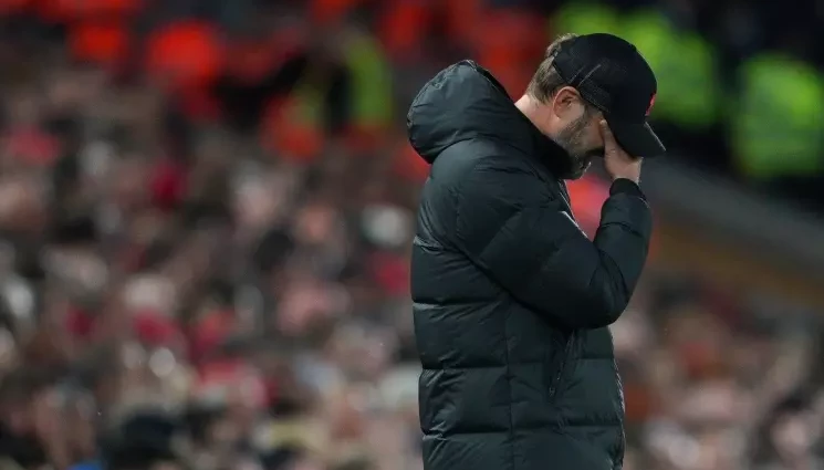 Liverpool manager Jurgen Klopp appears dejected on the touchline during the Premier League match at Anfield, Liverpool