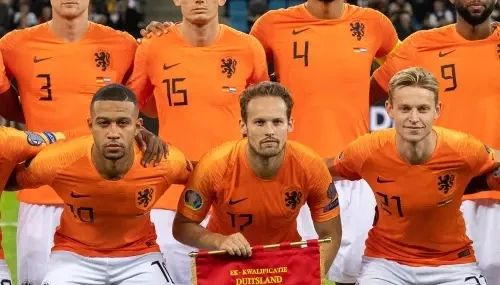 Team Oranje line up for a match.