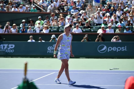 Iga Swiatek celebrates her victory at the Indian Wells