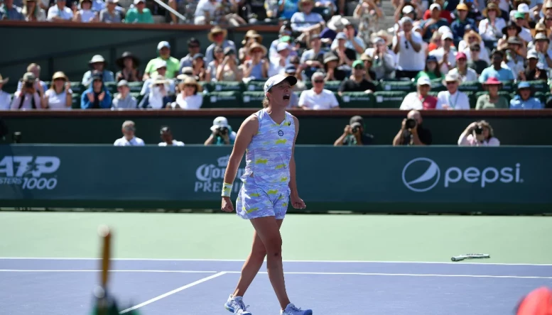 Iga Swiatek celebrates her victory at the Indian Wells