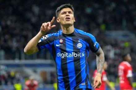 Football: Soccer-Inter edge Salzburg in Champions League to top group