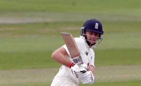 Joe Root changed stance and faced the balls as a left-hander.