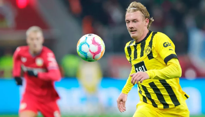 Julian Brandt for Dortmund against Leverkusen Jan 2023