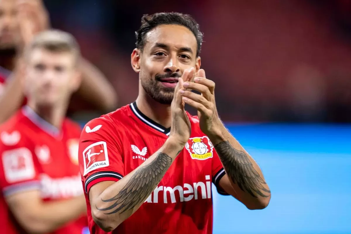 "Triste Noticia: Aficionados del Bayer Leverkusen rompen en llanto después de que tres jugadores clave anuncian su partida... hacia Holanda"
