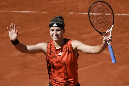 French Open: Karolina Muchová stuns Aryna Sabalenka in comeback win