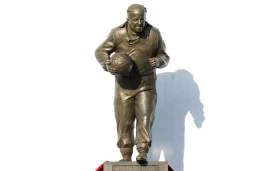 Statue of Jimmy Murphy.