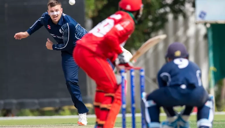 Mark Watt(Bowling) in for Derbyshire Falcons