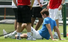 Andy Murray is suffering from abdominal strain