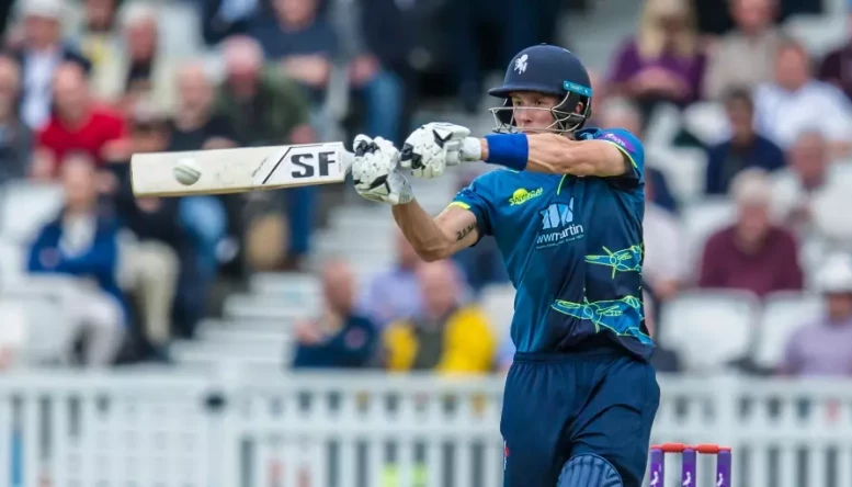 Joe Denly scoring 58 in 39 balls against Sussex