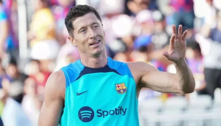 Robert Lewandowski: New Shirt Old Form