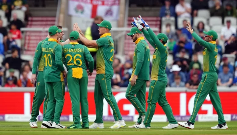 South Africa thrashed Ireland by 44 runs to win the series 2-0