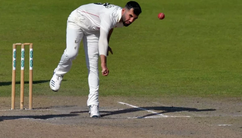 Saqib Mahmood took a three-wicket haul on return