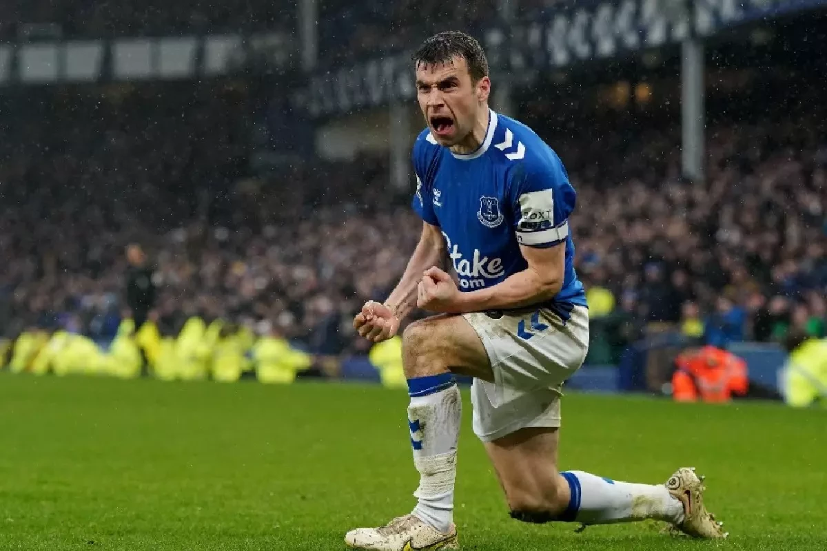 Seamus Coleman signs one-year contract extension with Everton