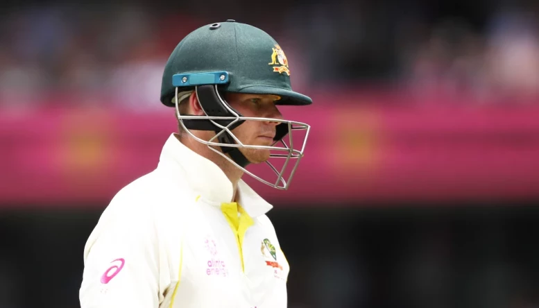 Steve Smith batted well as he helped an Aussie fight back