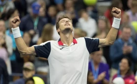 Pablo Carreno Busta cruises past Luca Nardi