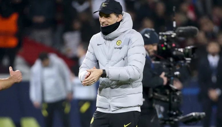 Tuchel applauds his players after their 2-1 defeat of Lille