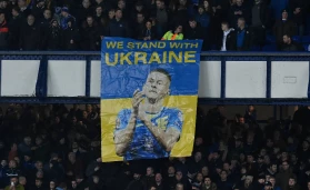 Everton fans unveil Vitaliy Mykolenko banner in support